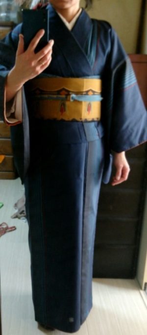 アンティーク着物の着こなし｜縞大島と昭和初期の個性的な柄 古布とアンティーク着物を今